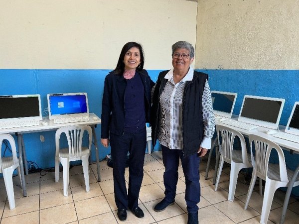 Donaci&oacute;n de computadoras al Centro Educativo Mam&aacute; Margarita