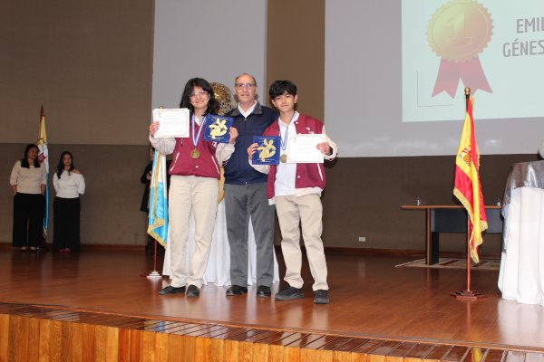 Acto de entrega de reconocimientos acad&eacute;micos